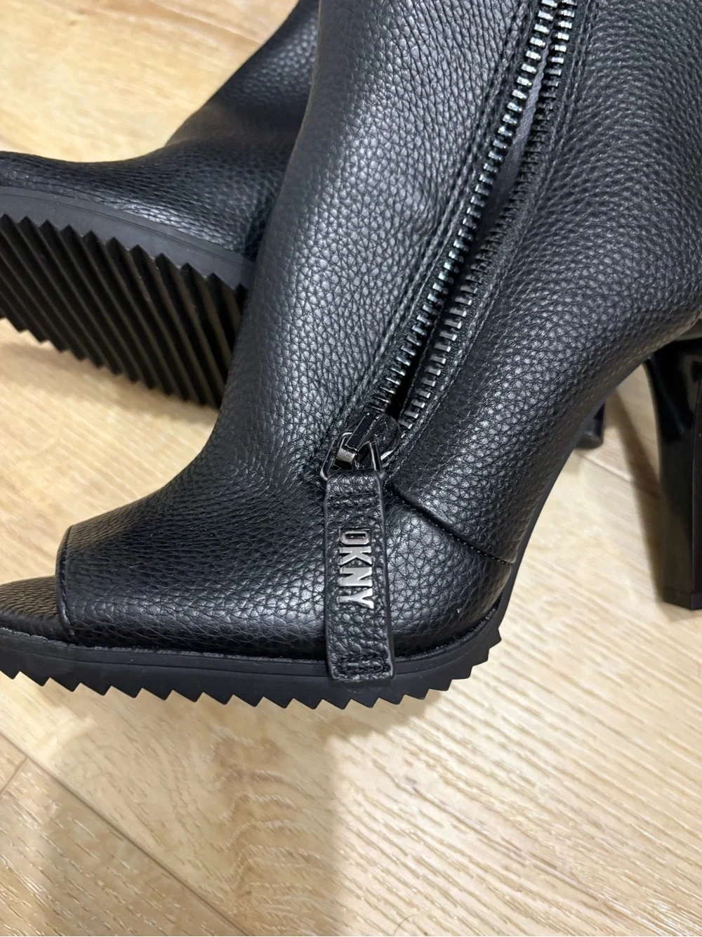 DKNY Women’s 4” High Heels $25.00 Size 7.5 Never Worn